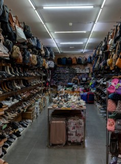 Second hand shop for shoes and leather goods
