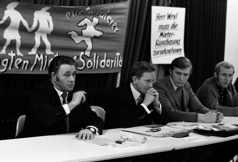 This meeting of affected tenants took a stand against usury in Duesseldorf