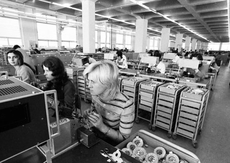 Women's workplaces at Siemens on 22. 11. 1973 during the production of telephone sets in Bocholt