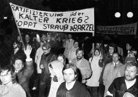 Supporters and friends of the SPD/FDP government coalition demonstrated in Bonn on 26 April 1972 with a torchlight march and rally in favour of the government and the ratification of the Eastern treat...