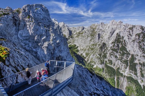AlpspiX viewing platform at Osterfelderkopf with Hoellental