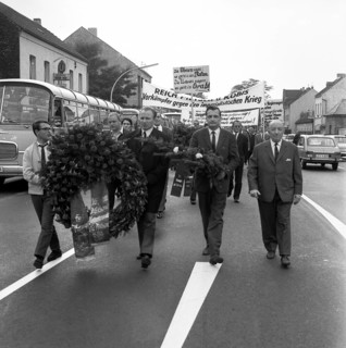 The shooting of Cologne sailors Max Reichspietsch and Albin Koebes on 5 September 1917 in Cologne-Wahn for mutiny prompted youth associations to protest and lay a wreath in commemoration after 50 year...