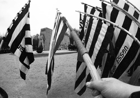 The traditional tribute to murdered Nazi victims on Good Friday 1945 in Rombergpark in Dortmund is also a demonstration