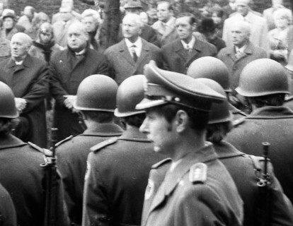 A meeting of the traditional associations of the Waffen- SS to honour their dead of the 6th SS Division North on 14. 11. 1971 in Hunrueck was accompanied by the Bundeswehr with officers and a squad of...