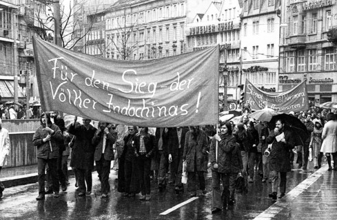 The peace movement's 1972 spring campaign addressed the public primarily with the demand for ratification of the Eastern treaties on 1. 4. 1972