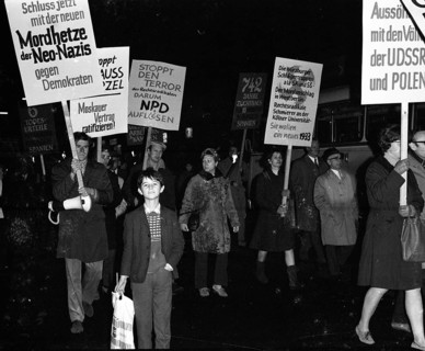 Cologne leftists demonstrated against neo-Nazis and international fascism through the city centre on 10. 11. 1968