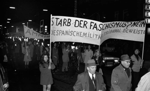 Cologne leftists demonstrated against neo-Nazis and international fascism through the city centre on 10. 11. 1968