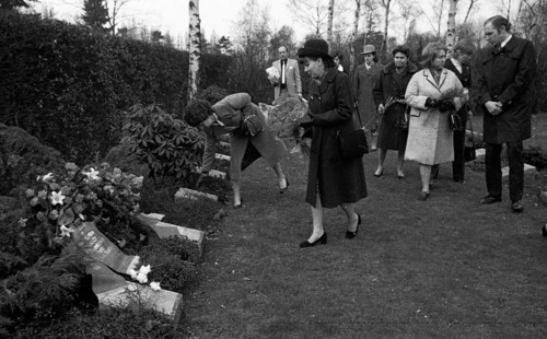 These woman and men celebrated International Women's Day in Rheinhausen on 8 March 1972 by paying tribute to the Soviet dead of the Second World War and Nazi victims at the cemetery