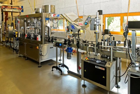 Bottling line and labelling machine in the St Jodern winery for the production of Heida wine