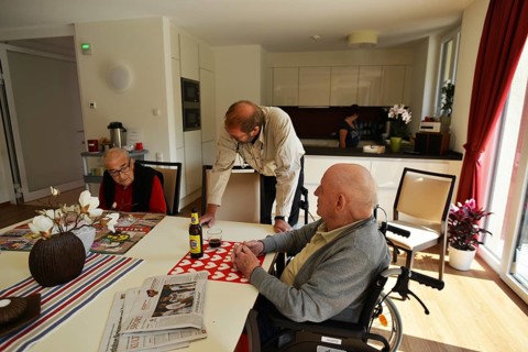 The Mother Theresa Hospice offers its guests a dignified home in a new friendly ambience for patients in their last stage of life. The intensive care of the palliative physician does the rest