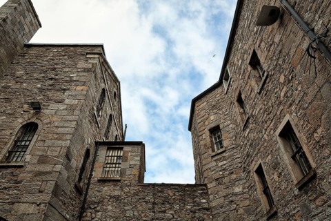 Courtyard building