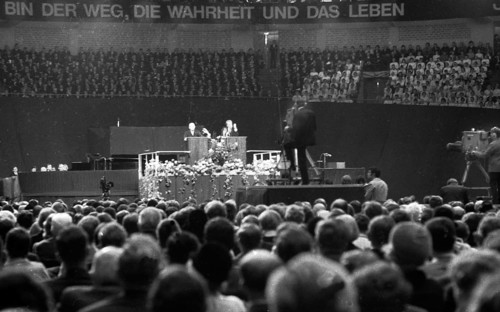 Performance and show by US revivalist Billy Graham on 2. 4. 1970 at the Westfalenhalle Dortmund