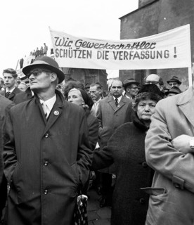 The Congress Emergency of Democracy was a first significant manifestation of trade unions and other democratic forces against the emergency laws on 30. 10. 1966 at the Roemer in Frankfurt/M