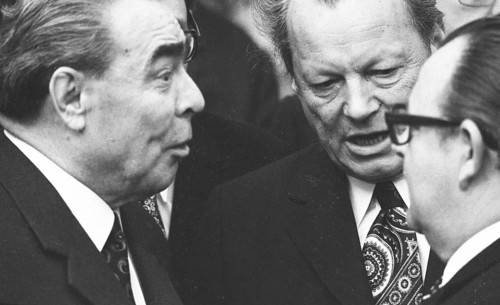 The visit of the Soviet head of state and party leader Leonid Brezhnev to Bonn from 18-22 May 1973 was a step towards easing tensions in East-West relations by Willy Brandt