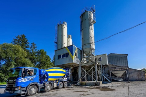 Steel silos and truck mixer