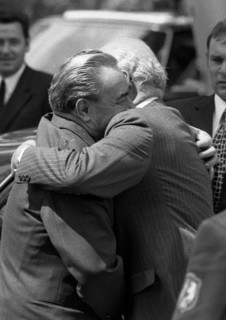 The visit of the Soviet Head of State and Party Leonid Brezhnev to Bonn from 18-22 May 1973 was a step towards easing tensions in East-West relations by Willy Brandt. Leonid Brezhnev at Gymnich Castle...
