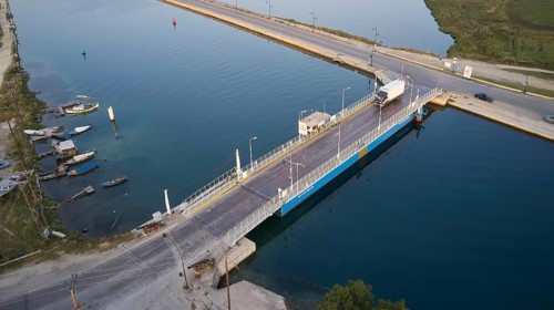 Closed swing bridge