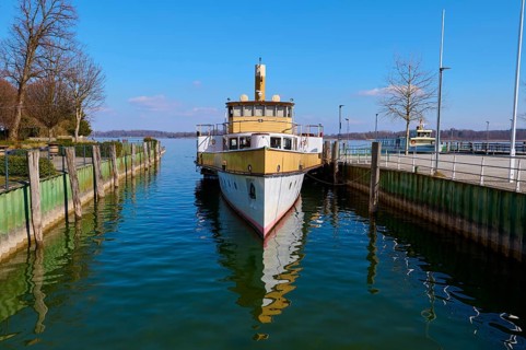 Lake Ciemsee with pier and paddle steamer