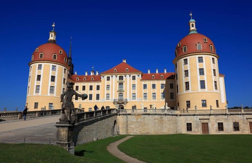 Piqueur statue by Wolf Ernst Brohn from 1660 at Moritzburg Castle