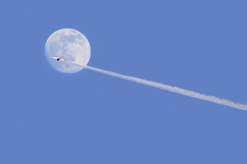 Commercial airliner