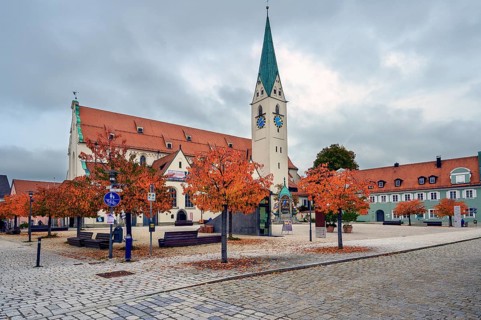 Autumnal St.-Mang Square with St.-Mang Church in Kempten