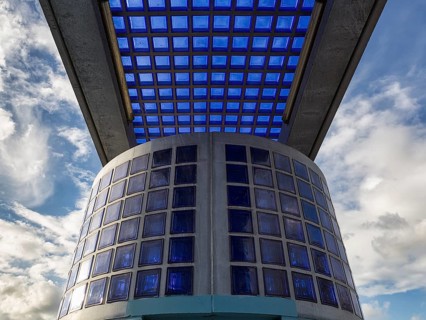 Roof of blue glass blocks and exposed concrete on the platform of the S-Bahn