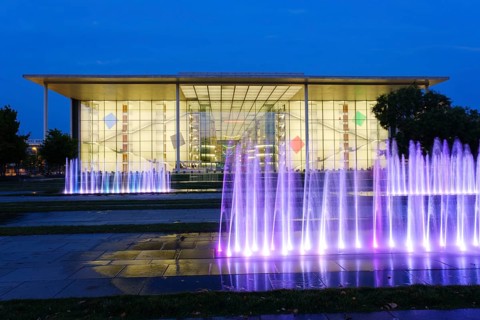 Illuminated fountain in front of the Paul Loebe House