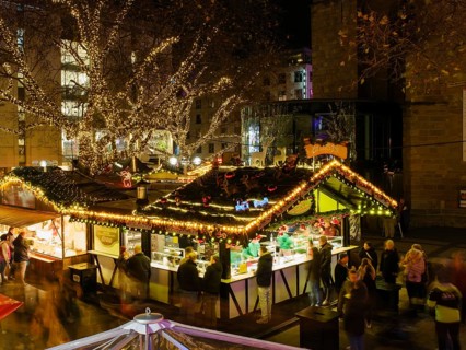 Christmas market stall at the Reinoldi church