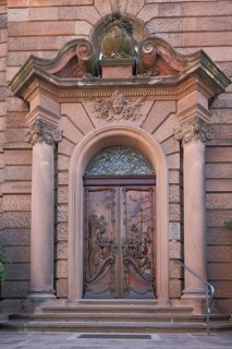 Portal with crowning