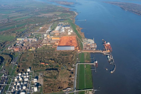 Aerial view of the Seaport Stade and Aluminium Oxid Stade GmbH