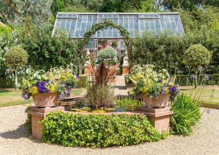 Greenhouse in Glasshouse Garden