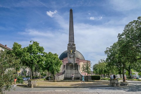 Alice Monument