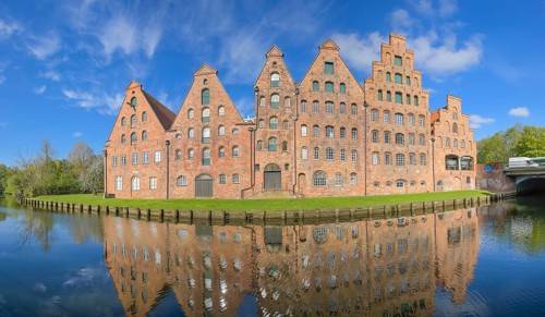 Salt store houses