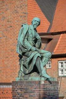 Monument to Emanuel Geibel
