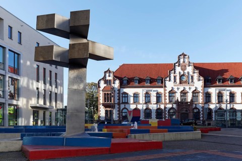 Hayek Brunnen and Alte Post Art Museum