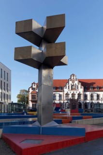 Hayek Brunnen and Alte Post Art Museum