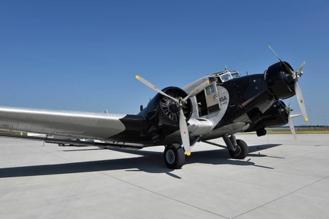 Propeller plane