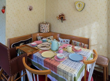 Dining table with Melitta tableware from the 1950sm