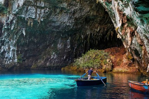 Boos guide alone in boat
