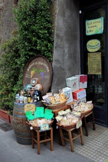 Delicatessen in the alleys of the old town of Pitigliano