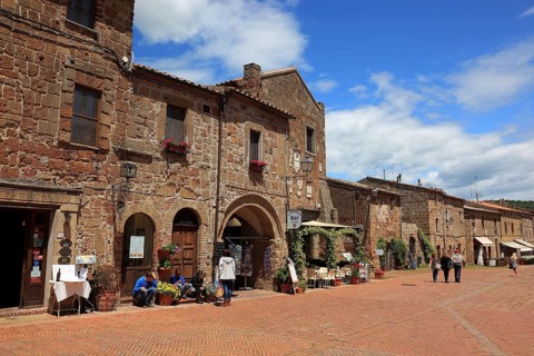 Palazzo Pretorio and houses in Piazza Pretorio in the village of Sovana