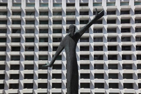 Statue The Admonisher
