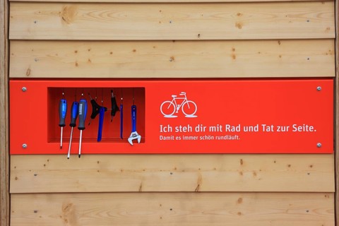 Bicycle repair station in self-help