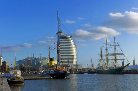 Sailing ships in the new harbour