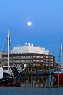 Full moon over the Alfred Wegener Institute