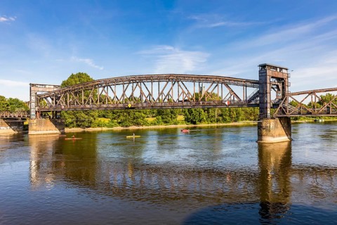 Canoeists under the lift bridge on the Elbe