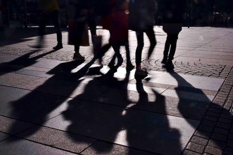 Hustle and bustle in the big city in the pre-Christmas period