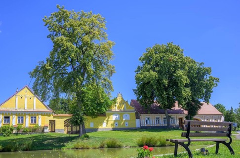 Zaluzi village