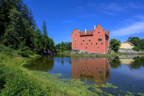 Cervena Lhota Moated Castle