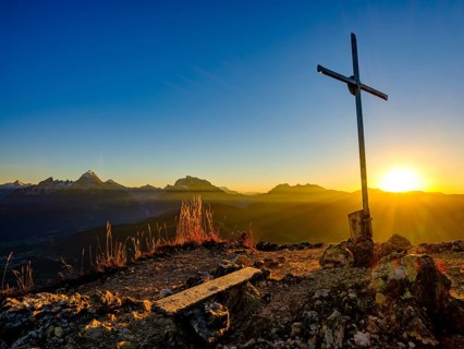 Rauher Kopf summit cross at sunset